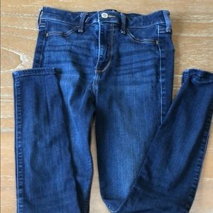 Hollister High-Rise leggings with Advanced Stretch